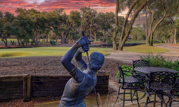 Baynard Oaks House | HILTON HEAD 6BR HOME ON HARBOUR TOWN GOLF WITH POOL NEAR BEACH AND DINING