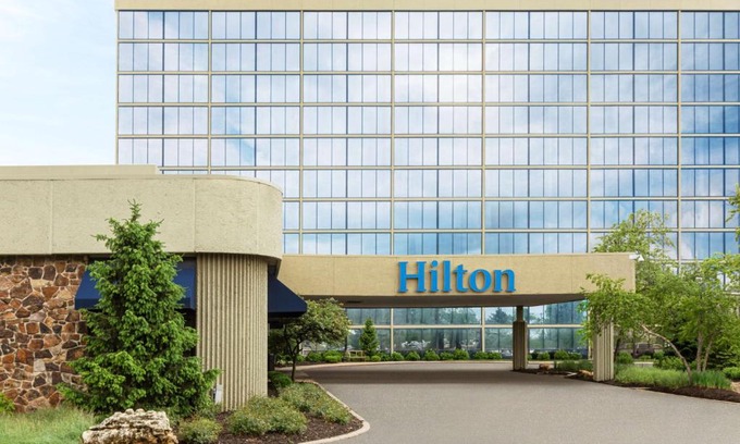 Waldron Hotel | Hilton Kansas City Airport