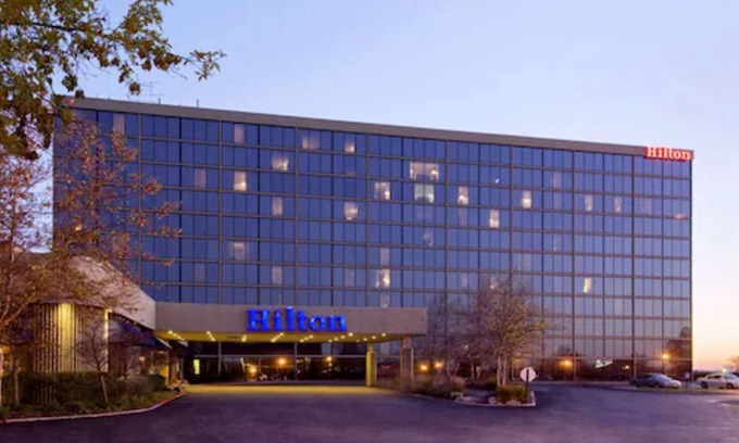 Waldron Hotel | Hilton Kansas City Airport