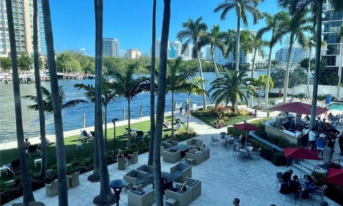 East Fort Lauderdale Apartment | Hilton Penthouse Suite with Luxury Hotel Amenities
