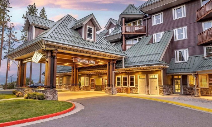 South Lake Tahoe Condo | Hilton South Lake Tahoe- 2 BD Deluxe Condo W/Balcony near Heavenly Gondola