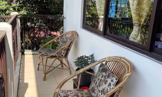Darjeeling Apartment | Himalayan Retreat - Mountain & city view