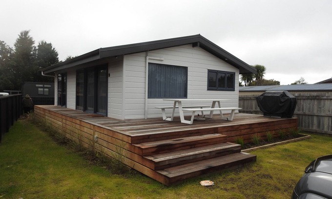 Tokaanu House | Hinenamu Cottage -Two Bedroom and located in a quiet Cul de Sac!