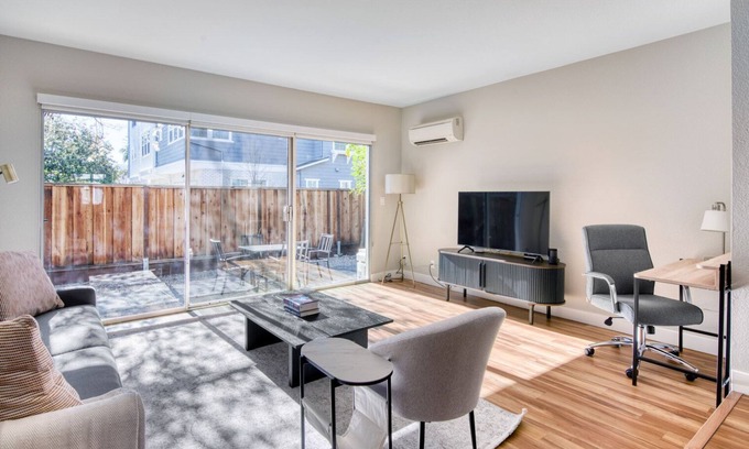 Mountain View House | Hip Mountain View 2BR Townhome w/Garage, highway access, by Blueground
