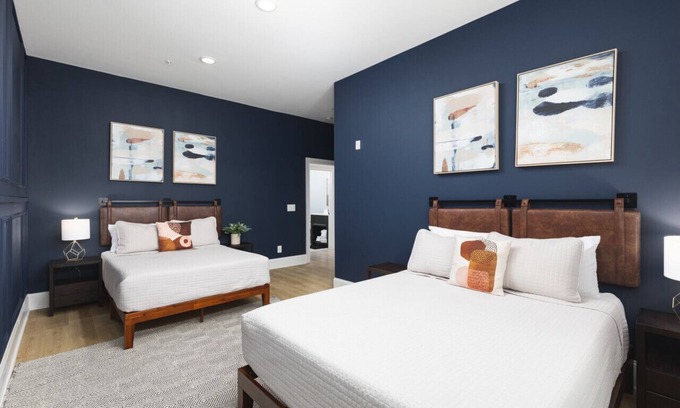 Cleveland Park House | Hip New Condo near Broadway, Trendy Area - 5 Beds!