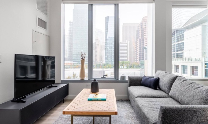 South Beach Apartment | Hip Rincon Hill 1BR w/Gym, Rooftop, Hot Tub, nr. SV. by Blueground