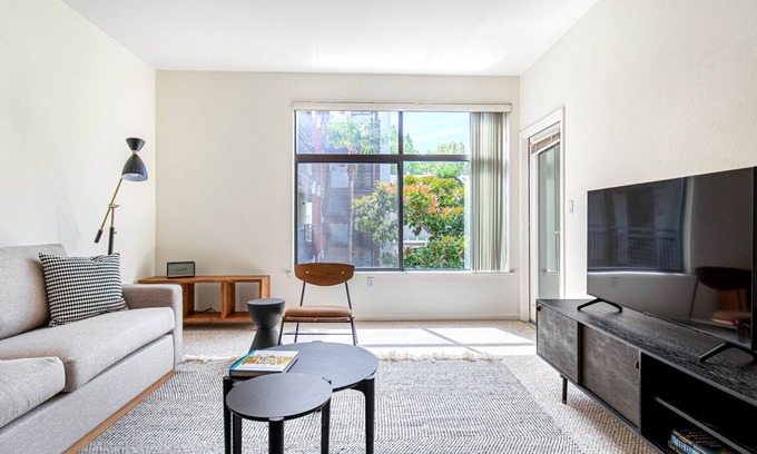 San Jose Apartment | Hip San Jose 1BR w/Gym, Pool, W/D, walk to WF + Caltrain, by Blueground