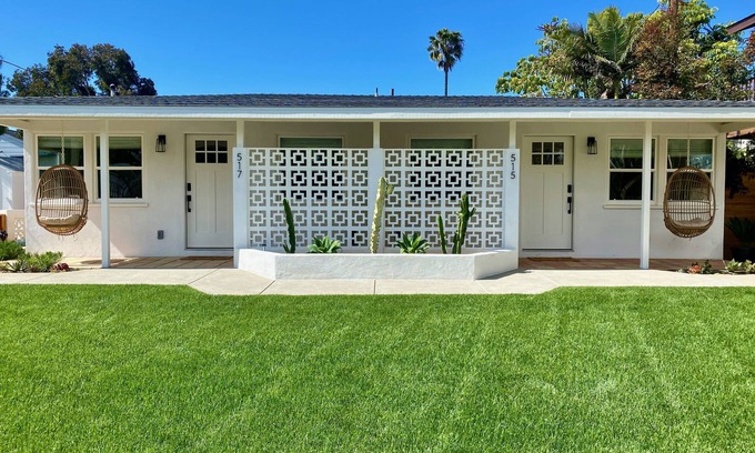 Townsite House | Hip 'South Jetty Bungalow' - Yard w/Hot Tub, Fire Pit + A/C + Washer/Dryer