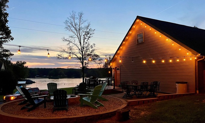 Wolf Creek House | Hip-Young-Fun LAKE HOUSE Guest Suite