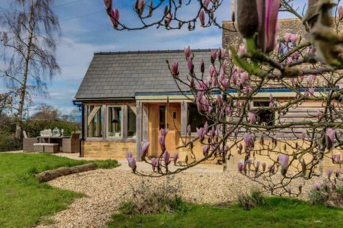 Chipping Campden House | Hiron's Piece and Honeysuckle Cottage - Hot Tub Packages Available