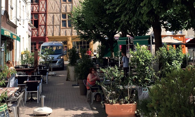 Montrichard Val de Cher Apartment | Historic district at the foot of the 19th century donjon dungeon