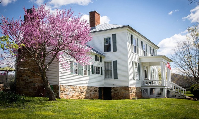 Rockbridge Baths House | Historic 1850s Home at the Base of Jump Mountain