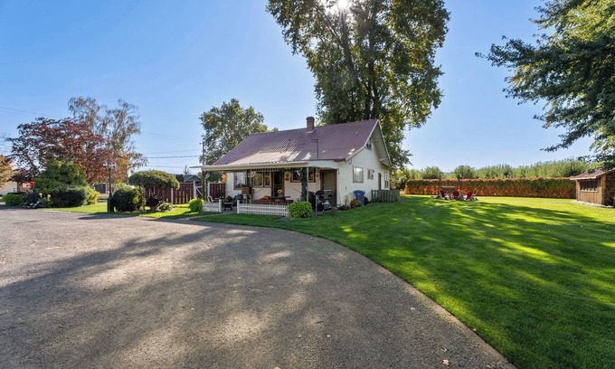 Milton-Freewater Other | Historic 1915 Wine Country Home: 3 Queens, 2 Twins, WiFi & AC, 23 Acres