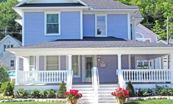 Harbor Springs House | Historic 2-bedroom in charming Harbor Springs with WiFi, AC, 1 block to water