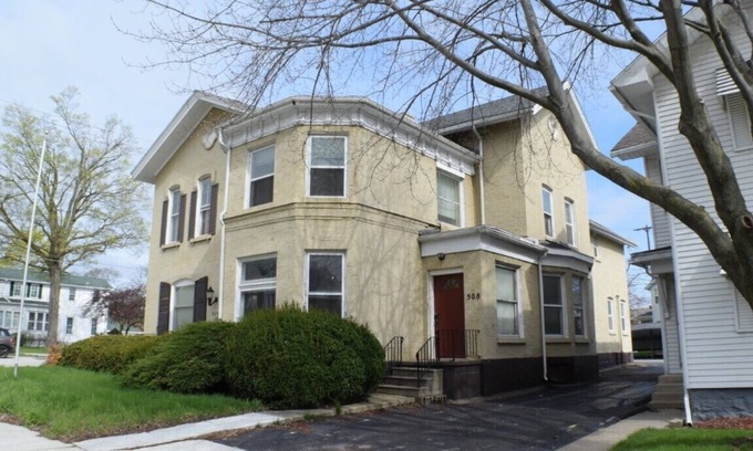 Jackson Apartment | Historic 2-Bedroom Apartment with Modern Comforts and Artistic Charm