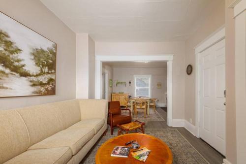 West Central Apartment | Historic 2 KING BED 1 Bath Near Downtown Spokane
