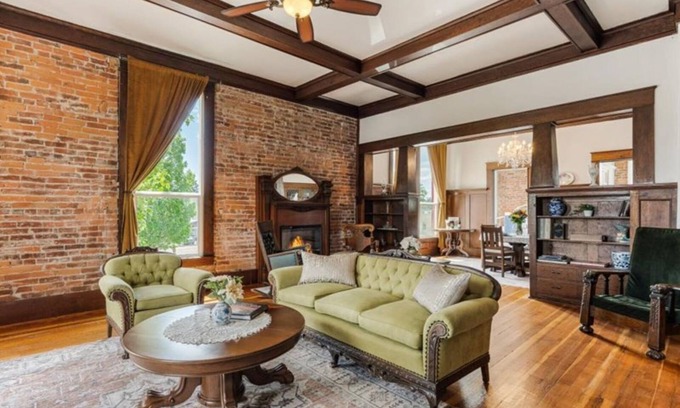 Newberg Condo | Historic 2BR Loft in the Heart of Newberg – The 1888