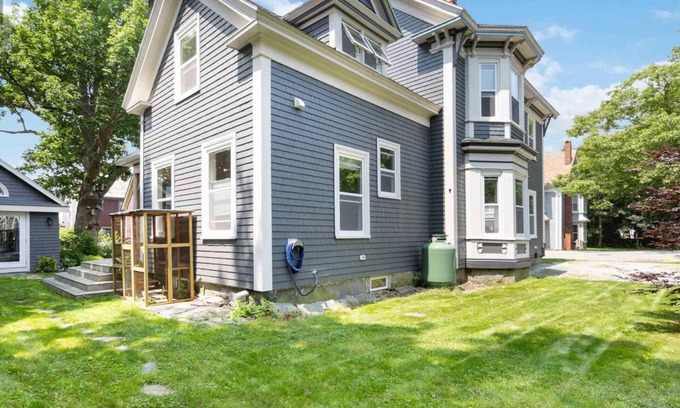 Shelburne House | Historic 3-bedroom house with a beautiful garden in oceanfront Shelburne.