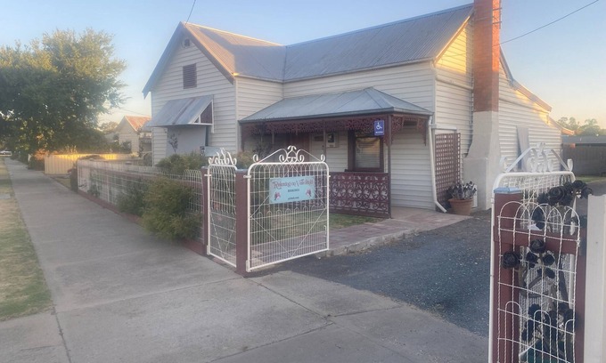 Nagambie House | Historic 4 bedroom cottage in town tastefully renovated with accessible bathroom