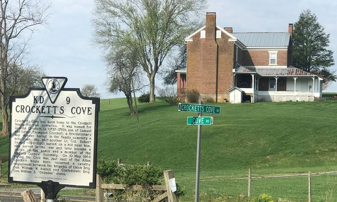 Wytheville Other | Historic 4-bedroom farmhouse with WiFi, HVAC in quite Cove