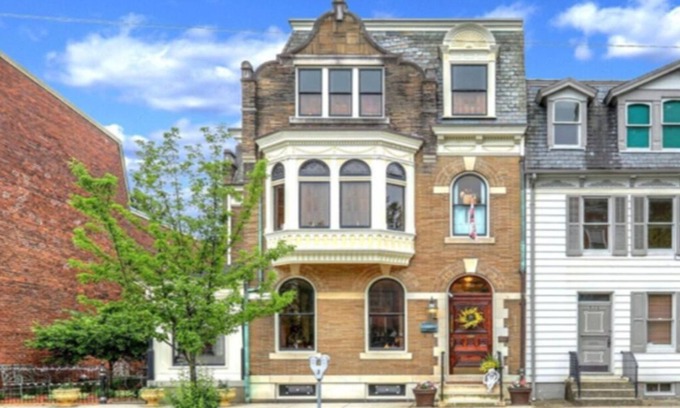 York House | Historic 5-bedroom house with 4 car garage