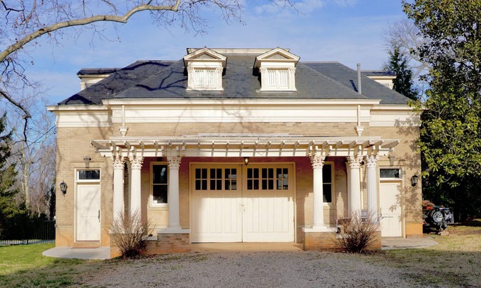 Rivermont Apartment | Historic and private carriage house