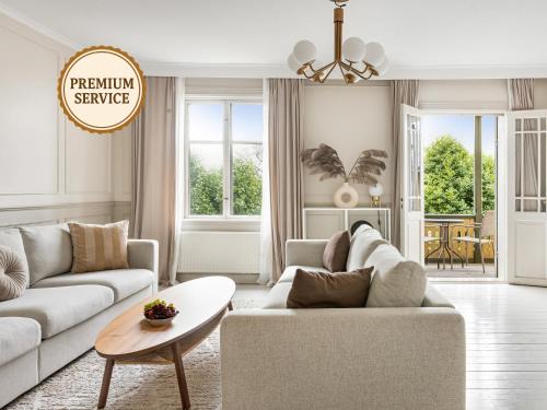Huvudsta Apartment | Historic apartment near the city by the water