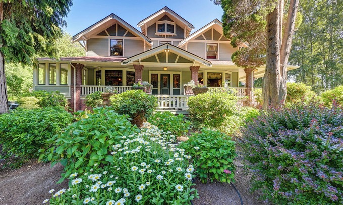 Kent House | Historic Auburn House on 37 Acres w/Private Lake!
