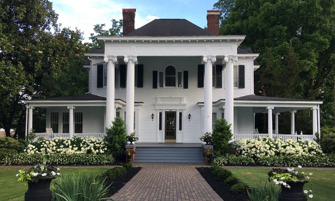 Walhalla House | Historic Bauknight House, the Jewel of Walhalla.