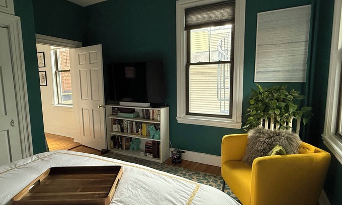 Medford Street - The Neck Apartment | Historic Boston apartment with private garden/patio