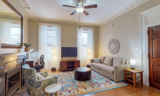 Troy Apartment | Historic Brownstone - Modernized - Luxurious Downtown Troy