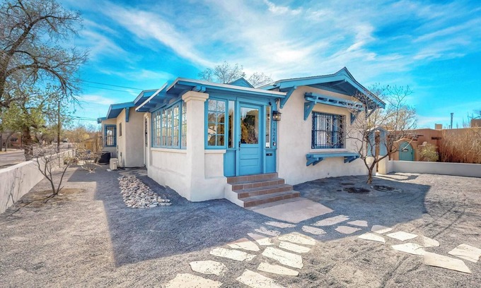 Silver Hill House | Historic Bungalow w/porch, King1bd/1ba, Recently Renovated