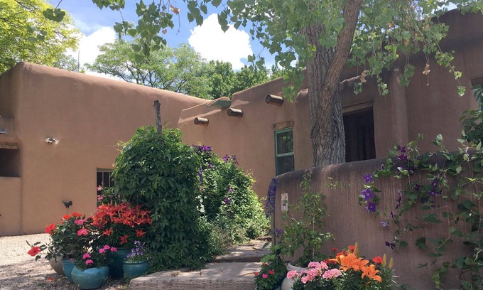 Historic Eastside House | Historic Canyon Road Area Adobe Guesthouse