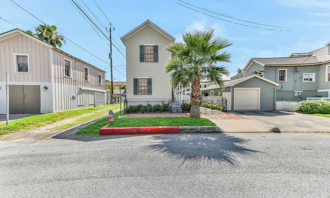 Galveston Condo | Historic Charm