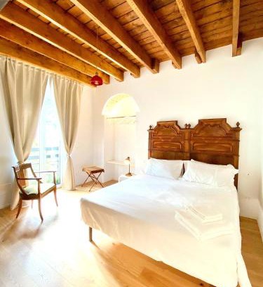 Como Apartment | Historic Charm with Whirlpool - Motta Apartments