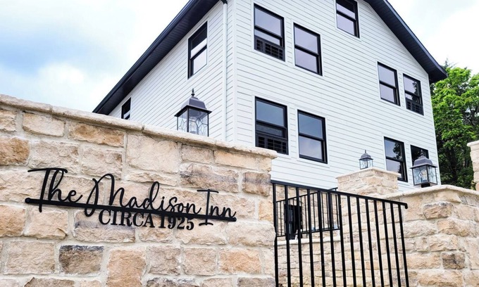 Madison Apartment | Historic city overlook suite 206, Historic city overlook suite 306