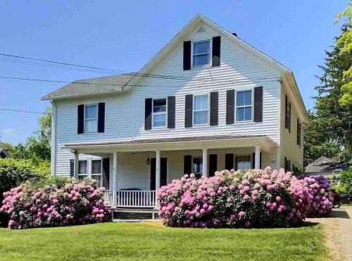 Litchfield Historic District House | Historic Colonial Pool Walk to Town
