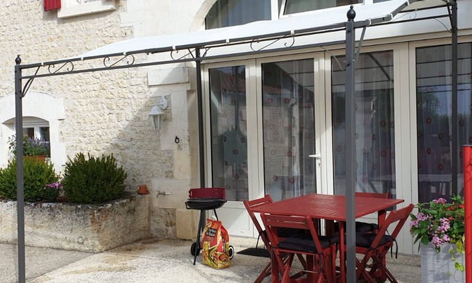 Bellevigne Cottage | Historic cottage in Bellevigne with pool and private terrace