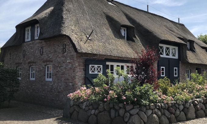 Oldsum House | Historic cottage under thatched