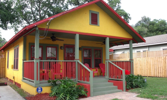 St. Augustine House | Historic District Dream - 3 BR Beautiful Bungalow! Walk to All Attractions!
