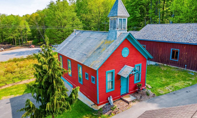 Franklin Springs Cabin | Historic dog-friendly retreat plus access to hot tub, game room, & gym