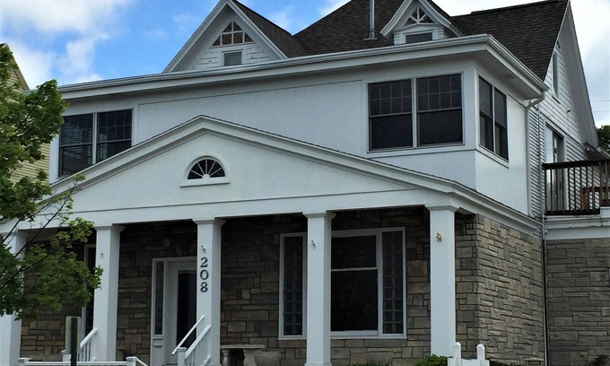 Grand Haven House | Historic downtown 3 bedroom close to everything!