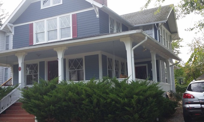 Claxton Community House | Historic Downtown Home/Modern Conveniences
