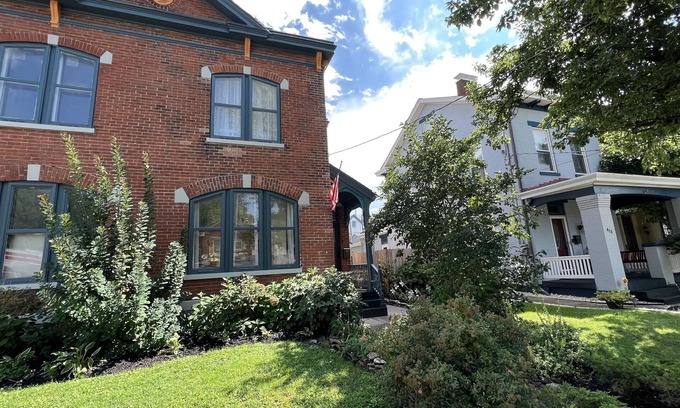 Ludlow House | Historic Downtown Ludlow Townhouse - 10 min from Cincinnati