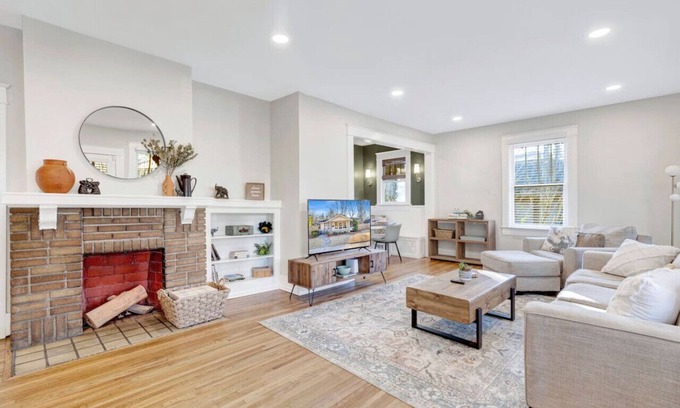 Crestline Heights House | Historic family getaway mins from downtown