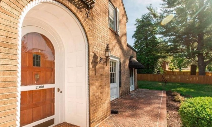 Rivermont House | Historic family home on Rivermont, with all of the modern amenities.