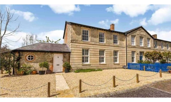 Warminster House | Historic family house near Longleat