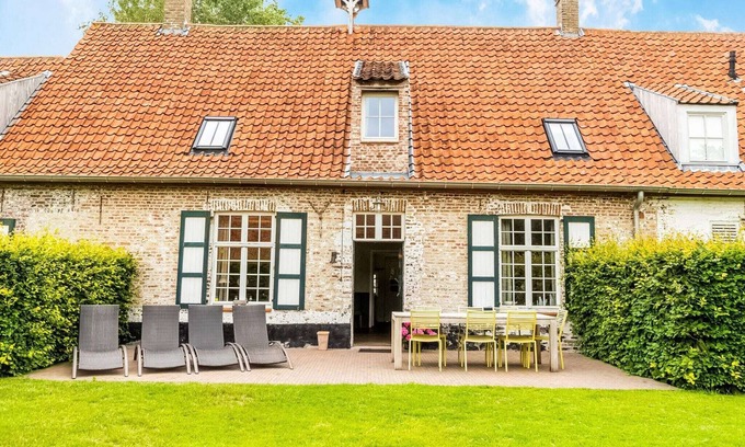 Damme Other | Historic Farmhouse middle of polder landscape