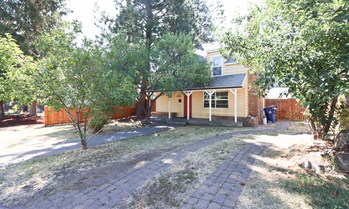 River West House | Historic Farmhouse on Bends Westside