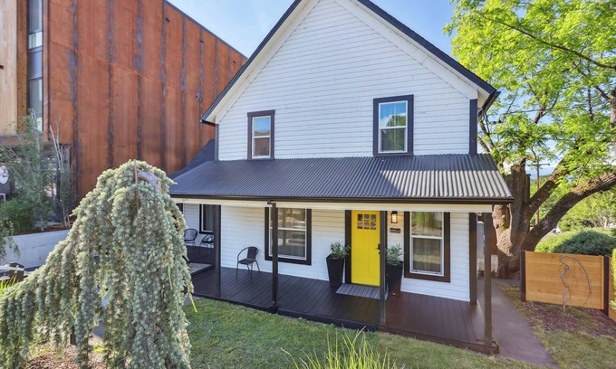 White Salmon Other | Historic farmhouse in the heart of downtown White Salmon! Newly remodeled!